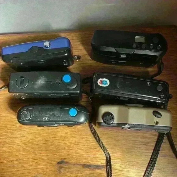 Bulk lot of 6 film cameras:  Kodak, Nikon, Panorama, Minolta, Vivitar - Picture 9 of 10